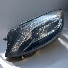 Laden Sie das Bild in den Galerie-Viewer, Frontscheinwerfer Mercedes-Benz 2229062304 Links Scheinwerfer Headlight