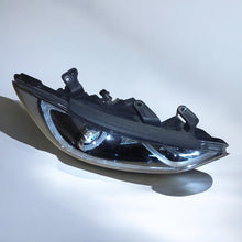 Laden Sie das Bild in den Galerie-Viewer, Frontscheinwerfer Hyundai Elantra 92102-F2120 LED Rechts Scheinwerfer Headlight