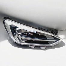 Laden Sie das Bild in den Galerie-Viewer, Frontscheinwerfer Ford Focus JX7B-13E014-AD Rechts Scheinwerfer Headlight