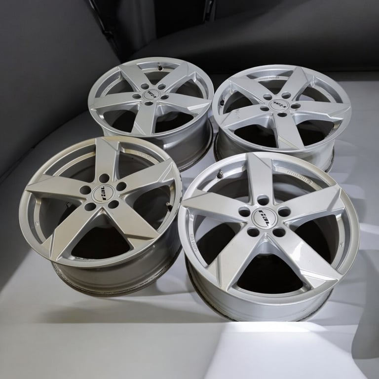 4x Alufelge 17 Zoll 7.5" 5x112 28ET Glanz Silber Audi Rim Wheel FEL2218018472re