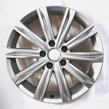 Laden Sie das Bild in den Galerie-Viewer, 1x Alufelge 17 Zoll 6.5" 5x112 52ET Glanz Silber 5TA601025D VW Touran Rim Wheel FEL1147990228ru