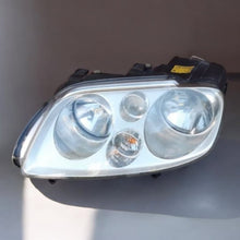 Laden Sie das Bild in den Galerie-Viewer, Frontscheinwerfer VW Touran 1T0941005D Links Scheinwerfer Headlight