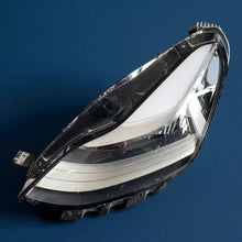 Laden Sie das Bild in den Galerie-Viewer, Frontscheinwerfer Tesla Model 3 107737530B 1077375 LED Links Headlight
