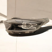 Laden Sie das Bild in den Galerie-Viewer, Frontscheinwerfer Kia Xceed 92101J7300 LED Links Scheinwerfer Headlight