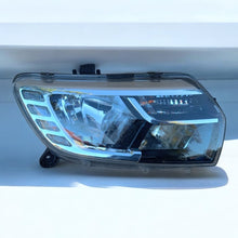 Laden Sie das Bild in den Galerie-Viewer, Frontscheinwerfer Dacia Sandero II 260103529R 90114431 Rechts Headlight