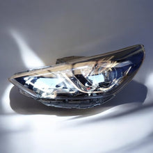 Laden Sie das Bild in den Galerie-Viewer, Frontscheinwerfer Hyundai I30 III 92101G4510 Links Scheinwerfer Headlight