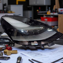 Laden Sie das Bild in den Galerie-Viewer, Frontscheinwerfer Tesla 3 GRG1514953-00 Rechts Scheinwerfer Headlight