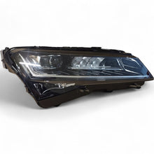 Laden Sie das Bild in den Galerie-Viewer, Frontscheinwerfer Skoda Superb III 3V1941016D Full LED Rechts oder Links