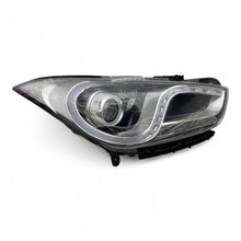 Laden Sie das Bild in den Galerie-Viewer, Frontscheinwerfer Hyundai I I40 92102-3Z025 Xenon Rechts Scheinwerfer Headlight SCH2097114654vi