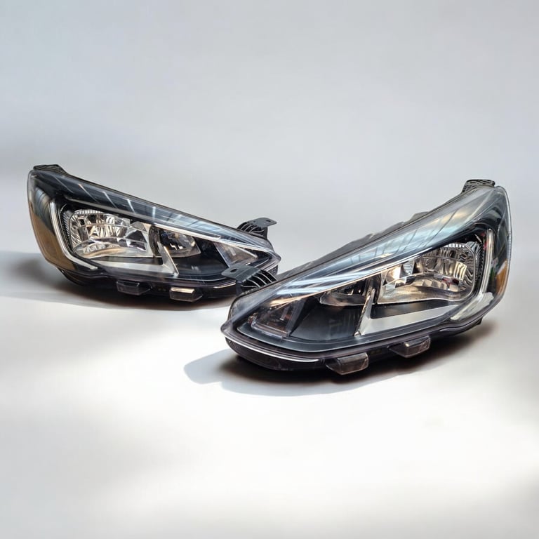 Frontscheinwerfer Ford Focus MX7B-13E015-CC MX7B-13E014-CC LED Rechts oder Links