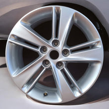 Load image into Gallery viewer, 1x Alufelge 17 Zoll 7.5&quot; 5x115 45ET Silber Opel Rim Wheel