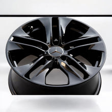 Load image into Gallery viewer, 1x Alufelge 17 Zoll 7.5&quot; 5x112 47ET Glanz Silber A2044017502 Mercedes-Benz W204