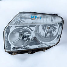 Load image into Gallery viewer, Frontscheinwerfer Dacia Duster 260601153 Links Scheinwerfer Headlight