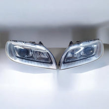 Laden Sie das Bild in den Galerie-Viewer, Frontscheinwerfer Volvo S80 II V70 31420013 31420014 Rechts oder Links