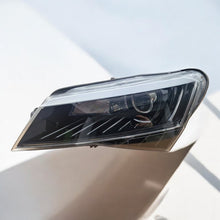 Laden Sie das Bild in den Galerie-Viewer, Frontscheinwerfer Skoda Superb III 3V1941015A LED Links Scheinwerfer Headlight