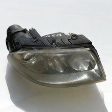 Laden Sie das Bild in den Galerie-Viewer, Frontscheinwerfer VW Passat Xenon Rechts Scheinwerfer Headlight