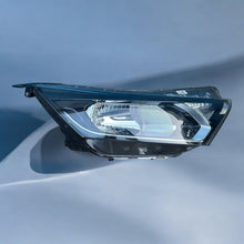 Load image into Gallery viewer, Frontscheinwerfer Hyundai I20 Rechts Scheinwerfer Headlight SCH3322324638eq