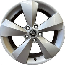 Laden Sie das Bild in den Galerie-Viewer, 1x Alufelge 17 Zoll 6.5&quot; 5x112 38ET Glanz Silber 565601025J Skoda Kodiaq