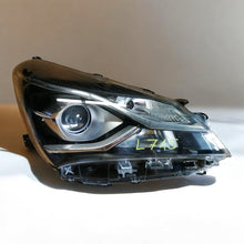 Laden Sie das Bild in den Galerie-Viewer, Frontscheinwerfer Toyota Yaris Rechts Scheinwerfer Headlight SCH8423200139ns