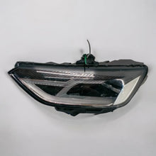 Laden Sie das Bild in den Galerie-Viewer, Frontscheinwerfer Audi A4 B9 8W0941011 Links Scheinwerfer Headlight