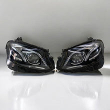 Laden Sie das Bild in den Galerie-Viewer, Frontscheinwerfer Mercedes-Benz A2139066504 A2139066604 LED Rechts oder Links