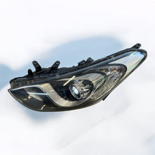 Load image into Gallery viewer, Frontscheinwerfer Hyundai I30 92101-A6020 Links Scheinwerfer Headlight