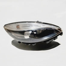 Laden Sie das Bild in den Galerie-Viewer, Frontscheinwerfer Renault Scenic 260106928R Rechts Scheinwerfer Headlight