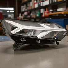 Laden Sie das Bild in den Galerie-Viewer, Frontscheinwerfer Dacia Sandero 260107978R Full LED Rechts Headlight