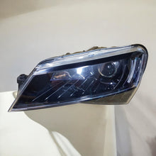 Laden Sie das Bild in den Galerie-Viewer, Frontscheinwerfer Skoda Superb III 3V1941015A Xenon Links Scheinwerfer Headlight