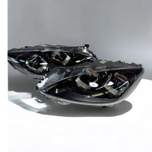 Laden Sie das Bild in den Galerie-Viewer, Frontscheinwerfer Ford Kuga LV4B-13E017-AN LV4B-13E016-AN Rechts oder Links SCH2811775437ec