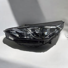 Load image into Gallery viewer, Frontscheinwerfer Hyundai I30 III G492113010 Links Scheinwerfer Headlight SCH1909230521st