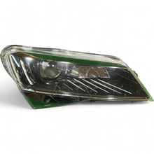Laden Sie das Bild in den Galerie-Viewer, Frontscheinwerfer Skoda Superb III 3V1941016B Xenon Rechts Headlight