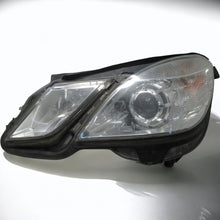 Laden Sie das Bild in den Galerie-Viewer, Frontscheinwerfer Mercedes-Benz W212 A2128208161 Ein Stück (Rechts oder Links) SCH7804107755tz