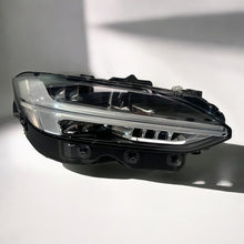 Load image into Gallery viewer, Frontscheinwerfer Volvo S90 V90 31655761 LED Rechts Scheinwerfer Headlight SCH2031317041ti