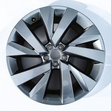 Laden Sie das Bild in den Galerie-Viewer, 1x Alufelge 18 Zoll 7.0" 5x112 39ET Glanz Graphit 2GM601025L VW T Cross FEL4332663981aw