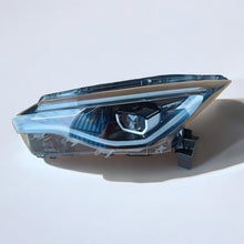 Laden Sie das Bild in den Galerie-Viewer, Frontscheinwerfer Renault Zoe 260602157R Links Scheinwerfer Headlight