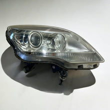 Laden Sie das Bild in den Galerie-Viewer, Frontscheinwerfer Mercedes-Benz W251 A2518203861 Xenon Rechts Headlight