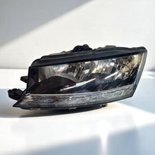 Load image into Gallery viewer, Frontscheinwerfer Skoda Fabia III 6V1941015D Links Scheinwerfer Headlight
