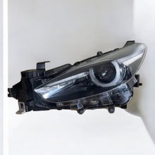 Laden Sie das Bild in den Galerie-Viewer, Frontscheinwerfer Mazda 3 B63C-51040 Links Scheinwerfer Headlight