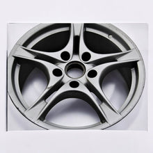 Laden Sie das Bild in den Galerie-Viewer, 1x Alufelge 18 Zoll 8.0&quot; 5x130 57ET Glanz Silber 98736213701 Porsche 987