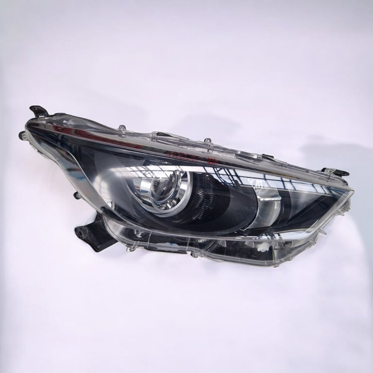 Frontscheinwerfer Toyota Yaris LED Rechts Scheinwerfer Headlight