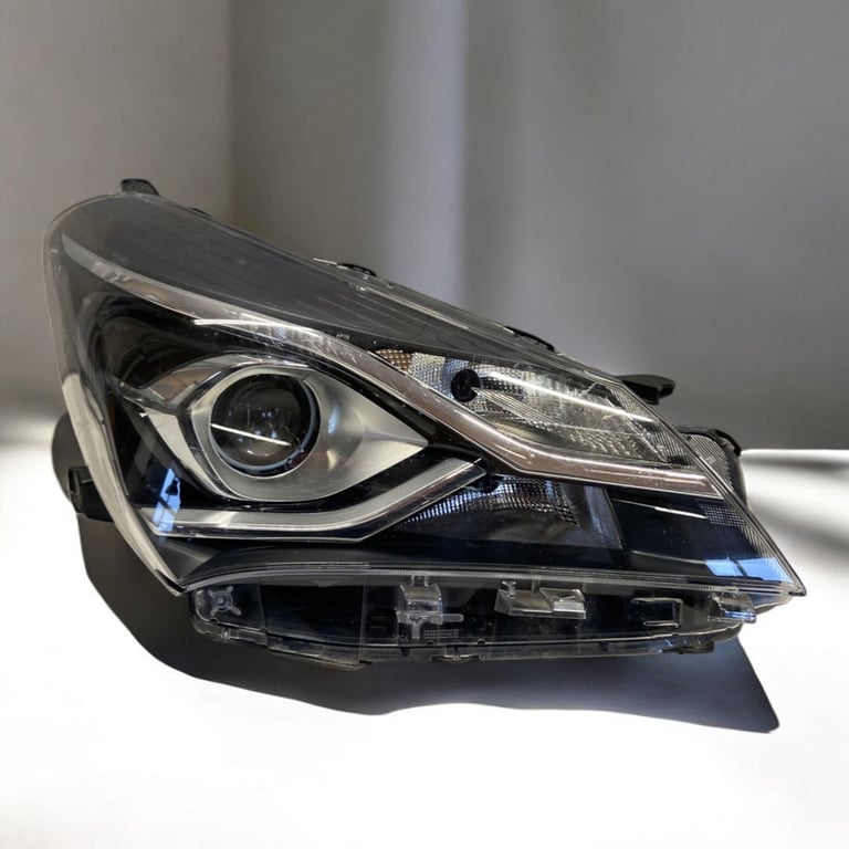 Frontscheinwerfer Toyota Yaris Rechts Scheinwerfer Headlight