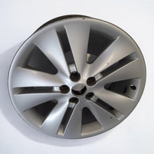 Laden Sie das Bild in den Galerie-Viewer, 1x Alufelge 18 Zoll 7.5&quot; 5x108 8200108225 Renault Rim Wheel
