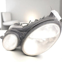 Laden Sie das Bild in den Galerie-Viewer, Frontscheinwerfer Mercedes-Benz W211 1299-050 Links Scheinwerfer Headlight SCH2425265228bz