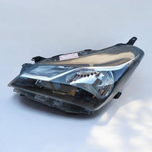 Load image into Gallery viewer, Frontscheinwerfer Toyota Yaris Links Scheinwerfer Headlight