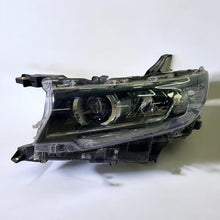 Laden Sie das Bild in den Galerie-Viewer, Frontscheinwerfer Toyota Land Cruiser FJ150 Links Scheinwerfer Headlight