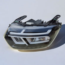 Laden Sie das Bild in den Galerie-Viewer, Frontscheinwerfer Dacia Duster 260602465R Full LED Links Scheinwerfer Headlight