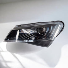 Laden Sie das Bild in den Galerie-Viewer, Frontscheinwerfer Skoda Superb III 3V1941015B Xenon Links Scheinwerfer Headlight