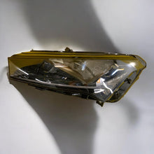 Laden Sie das Bild in den Galerie-Viewer, Frontscheinwerfer Skoda Enyaq 5LB941015G LED Links Scheinwerfer Headlight