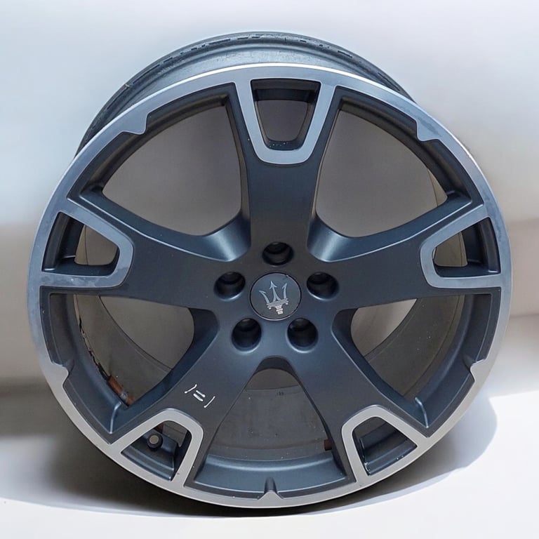 1x Alufelge 20 Zoll 9.0" 5x114.3 40 5ET Matt Schwarz 670044701 Maserati Levante